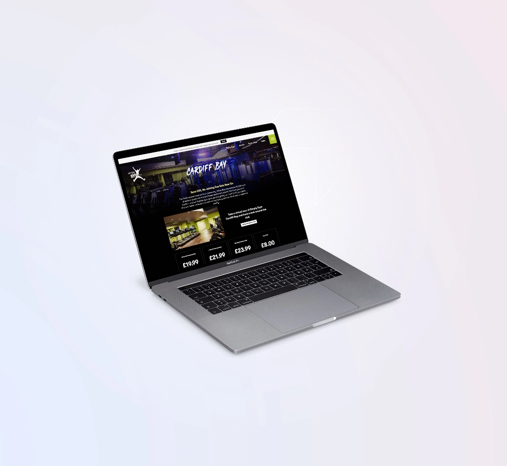 Macbook with Simply Gym displayed